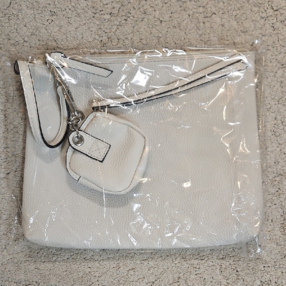 Beauty Bundle and Chic Off White Wristlet Clutch with Mini Pouch and Makeup Set - Picture 11 of 15